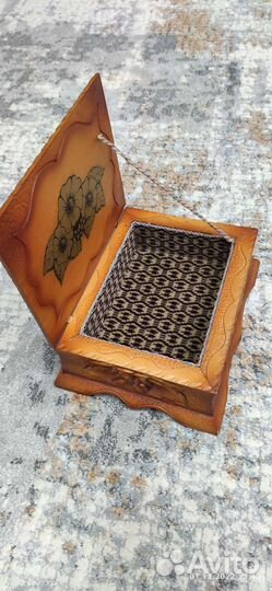 Деревянная шкатулка