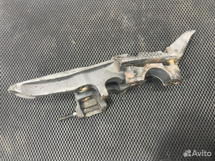 Кронштейн пневморессоры задний правый