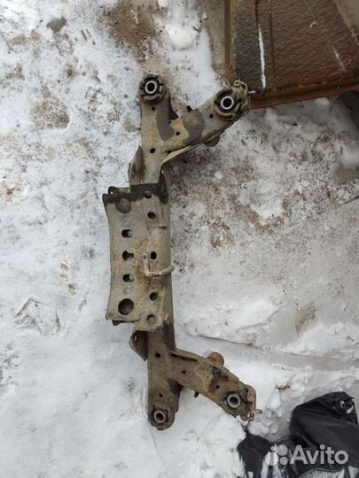 Подрамник задний Тойота Авенсис Т250