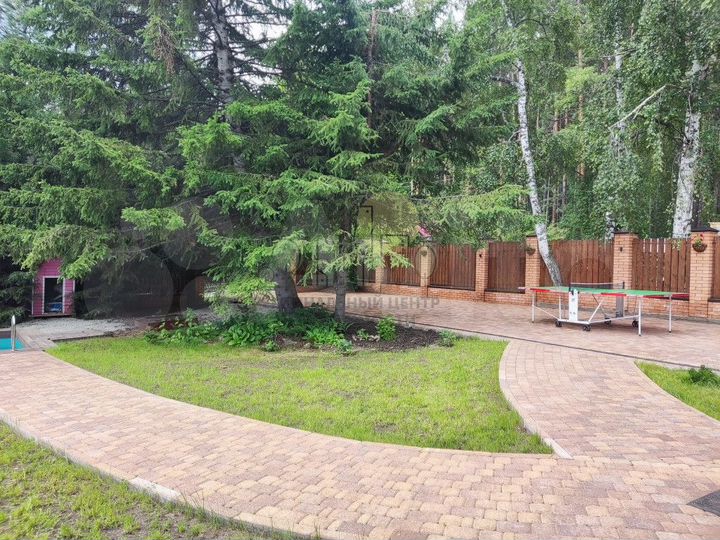 Дом 223 м² на участке 7,5 сот.