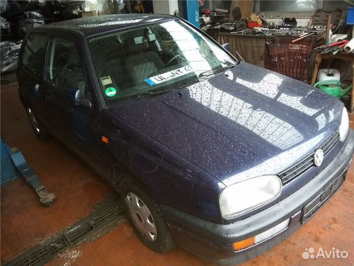 Разбор на запчасти Volkswagen Golf 3