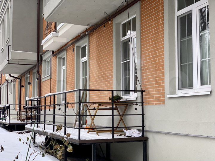 2-к. квартира, 60 м², 1/8 эт.