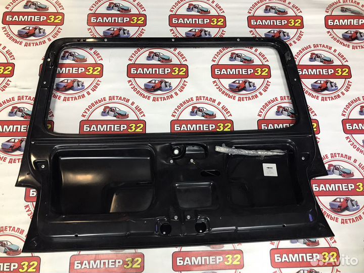 Пластиковая крышка багажника Нива