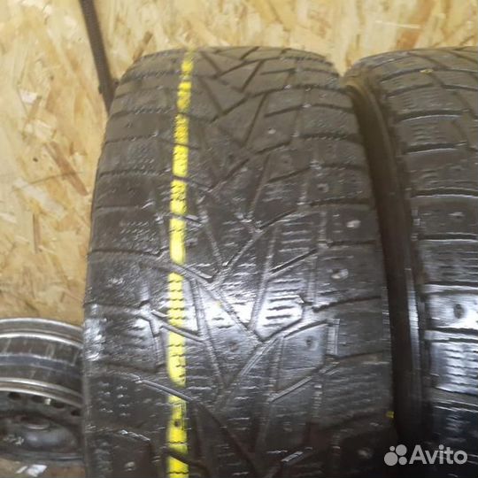 Dunlop SP Winter Ice 02 215/60 R16