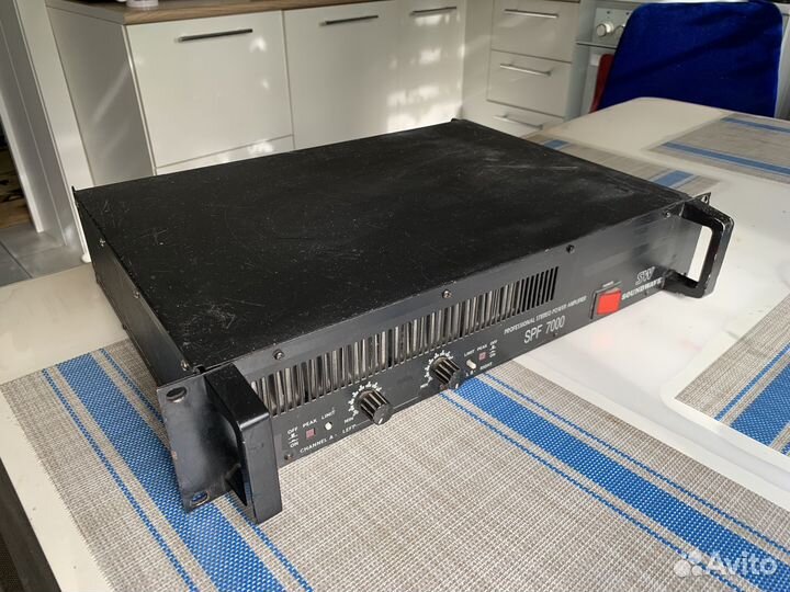 Soundwave SPF 7000 (усилитель эстрадный)