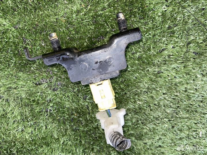 Датчик удара 98231SA050 Subaru Forester SG 98231SA050