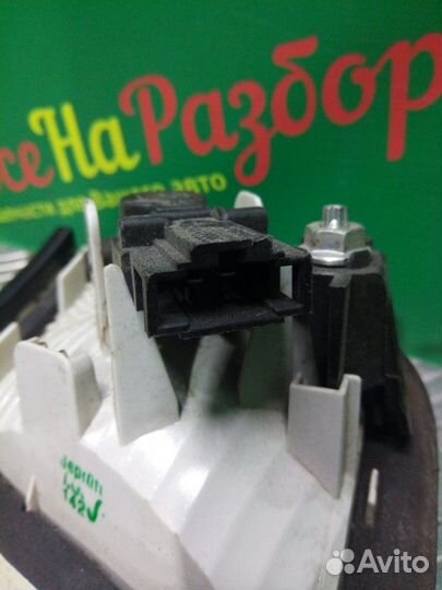 Фонарь в крышку багажника правый Audi A4 B7 седан