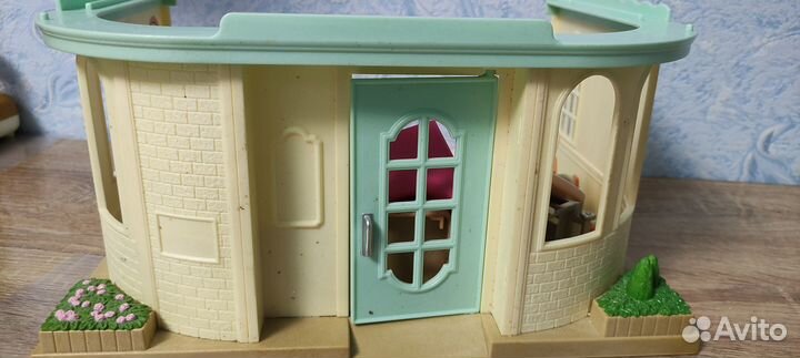Кукольный домик с мебелью