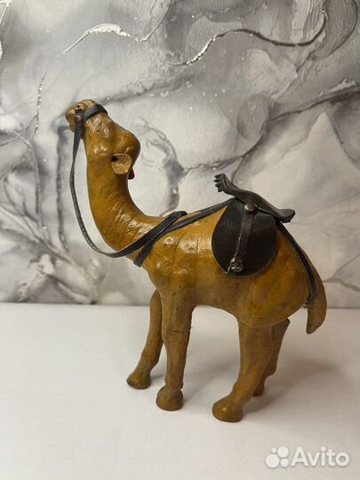 Статуэтка Верблюда из кожи