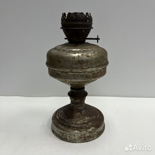 Старинная керосиновая лампа керосинка металл