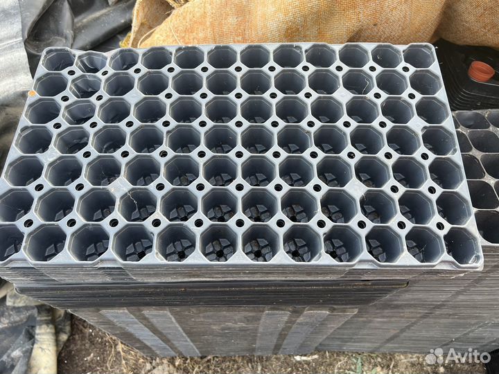 Кассеты и подстаканники для рассады