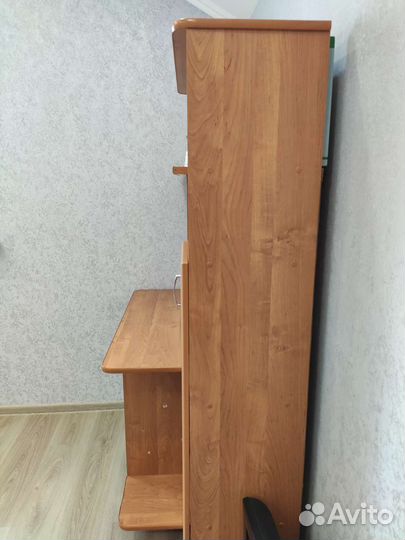 Компьютерный(письменный) стол со шкафом