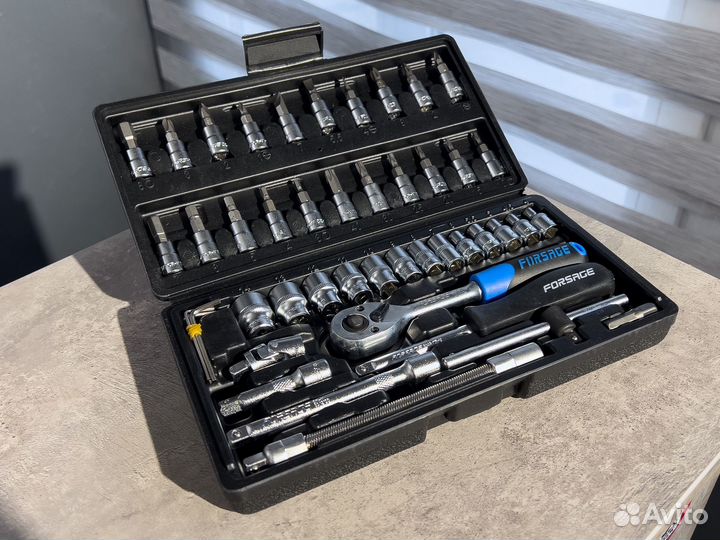 Компактный набор инструментов для авто и дома