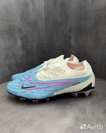 Футбольные бутсы Nike Phantom GX