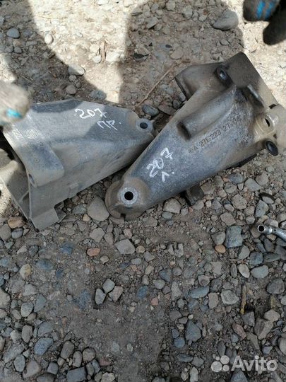 Кронштейн двигателя mercedes m271