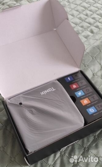 Тв приставка Tanix w2 новая, настроенная