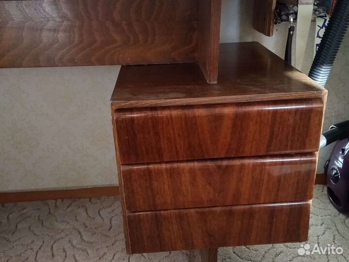 Письменный стол