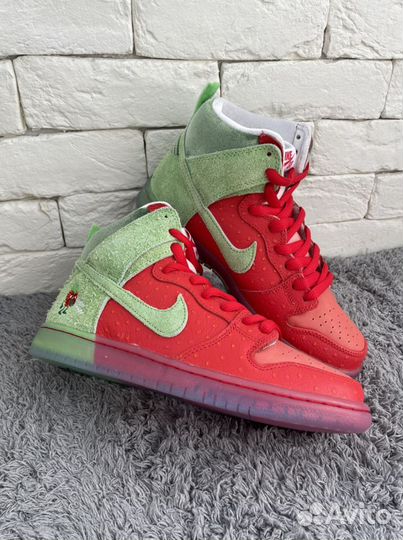 Nike dunk high hotsell sb prm strawberry cough