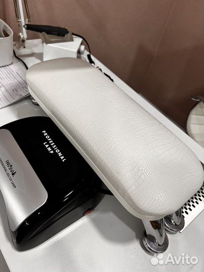 Подставка для рук маникюрная бу