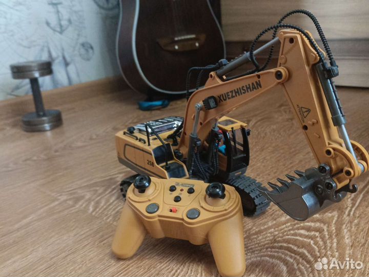 Экскаватор игрушка