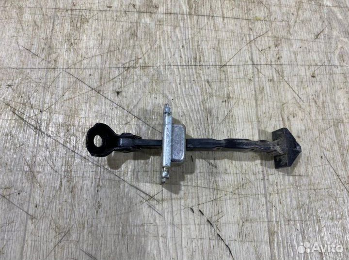 Ограничитель двери передний Mazda 3 BM 2013-2018