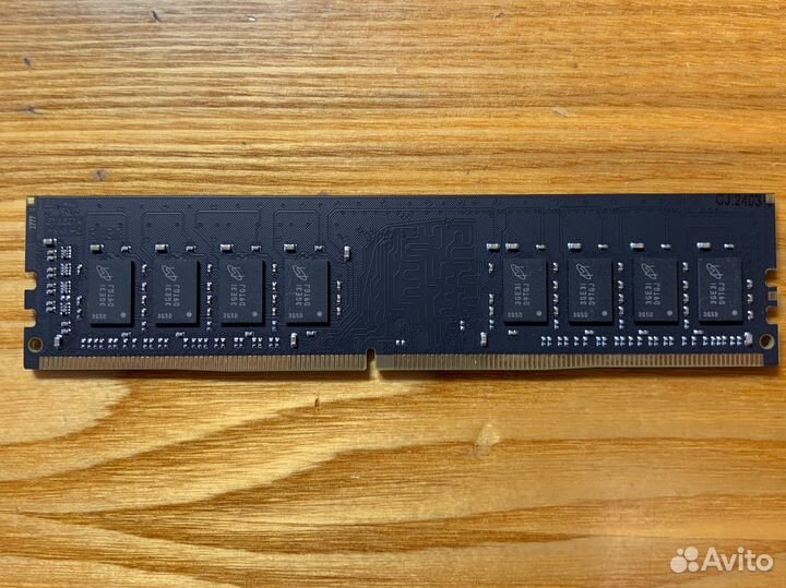 Модули памяти 8GB DDR4 Crucial 2400