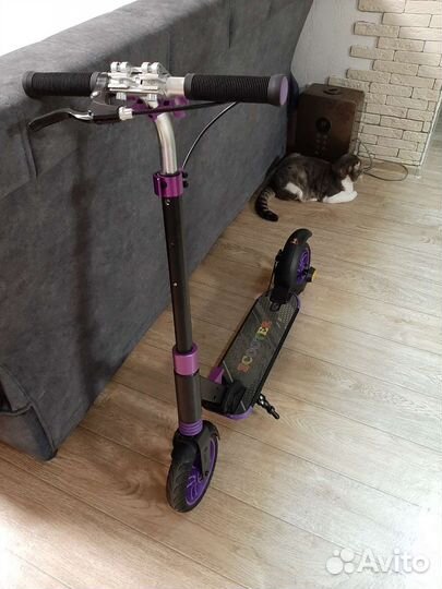 Самокат с резиновыми колесами для взрослого