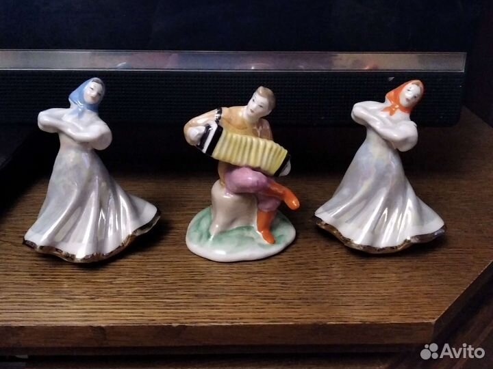 Статуэтки, фарфор, металл