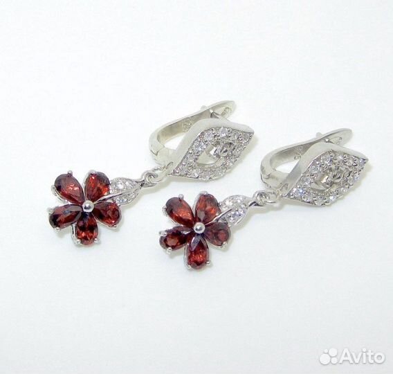 Серебряные серьги с гранатами