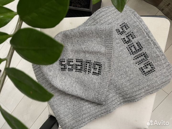 Шапка и шарф «guess”
