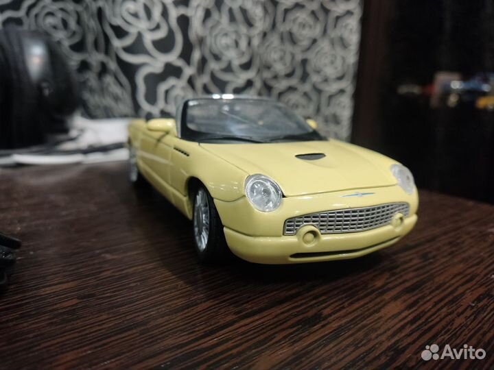 Модель автомобиля Ford Thunderbird 1:24