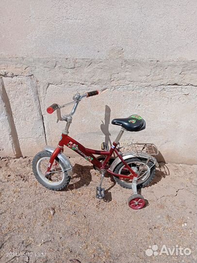 Детский четырëхколëсный велосипед