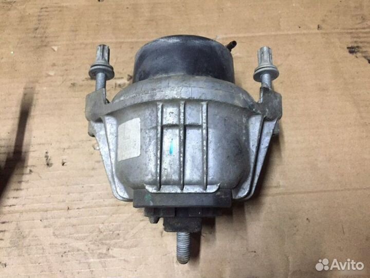 Подушка двигателя Bmw E81