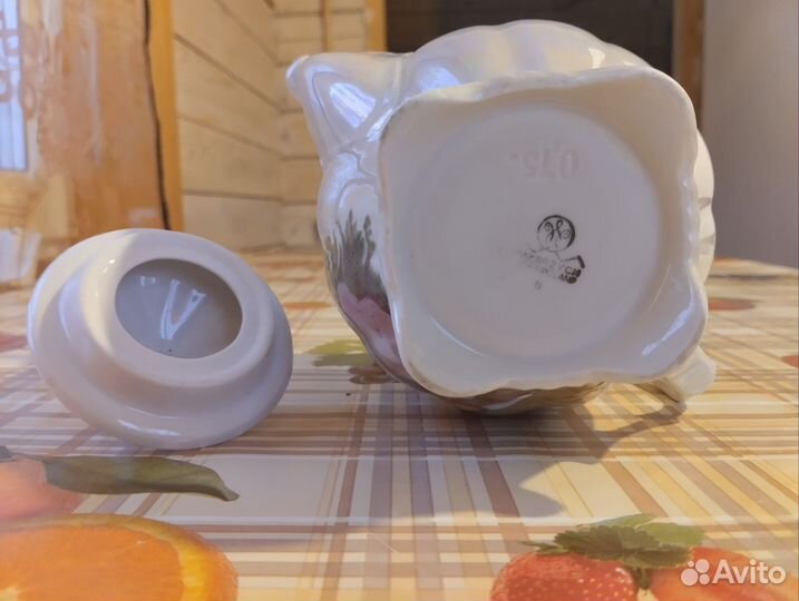 Чайник фарфоровый