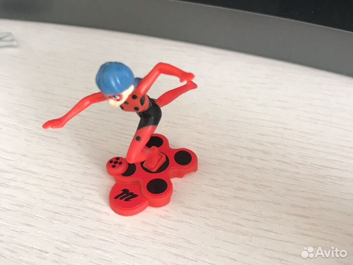 Фигурка Киндер Леди баг