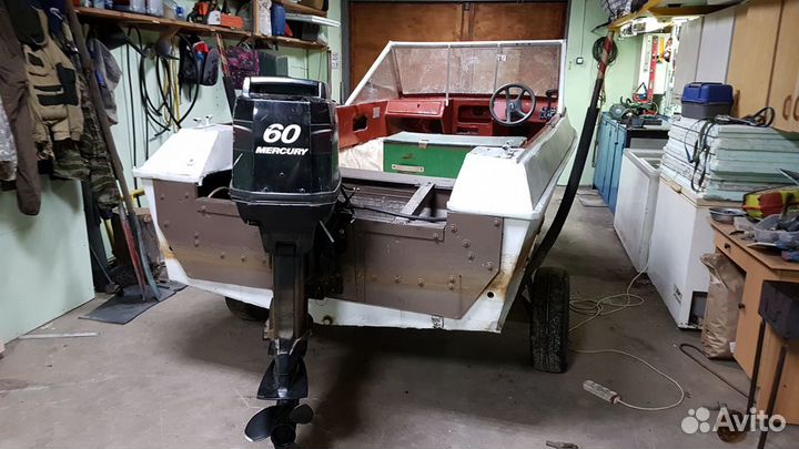 Продам моторную лодку Крым-3