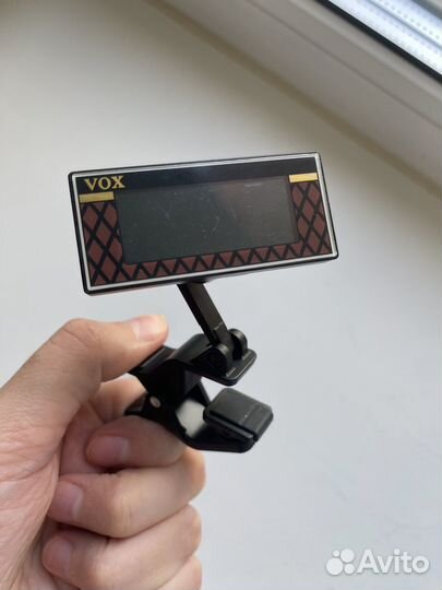 Тюнер-клипса VOX AC Clip Tune для настройки гитары