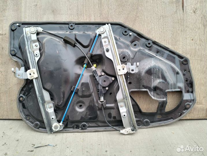 Infiniti G35 - Стеклоподъемник передний правый Б/У