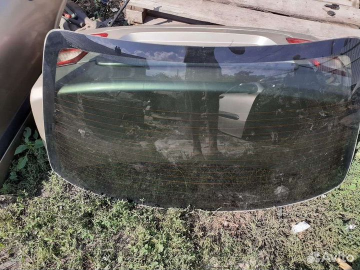 Стекло лобовое заднее Nissan Almera N 16