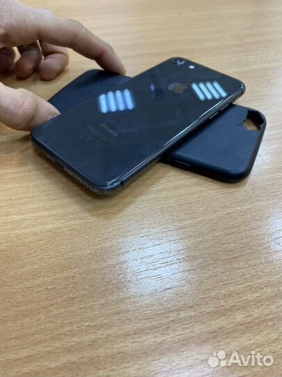 iPhone 8, 64 ГБ