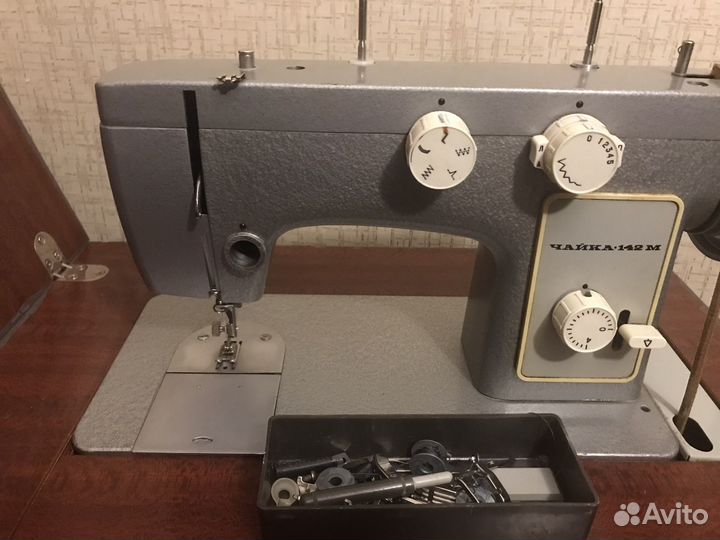 Швейная машина Чайка 142м