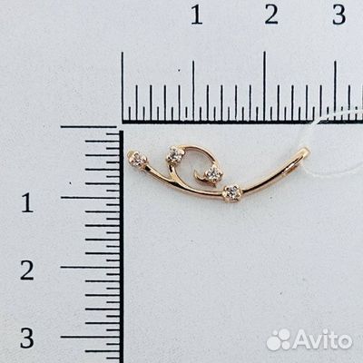 Золотая подвеска с камнем