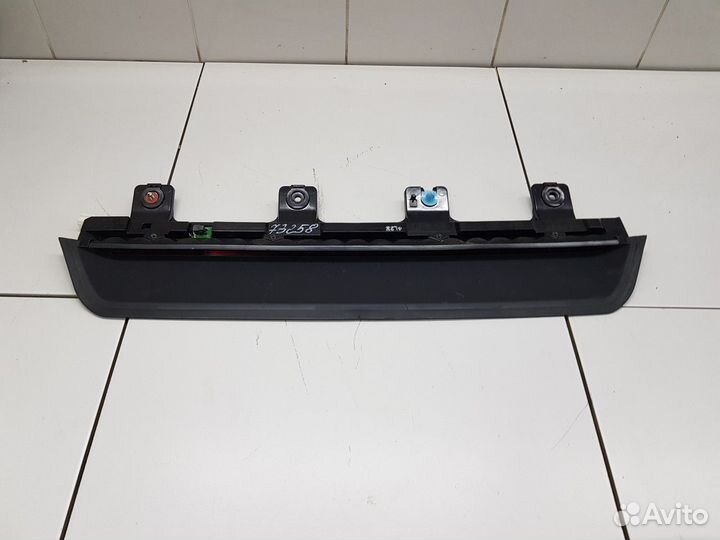 Дополнительный стоп сигнал (Genesis G80 I)