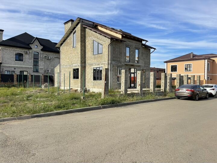 Коттедж 279 м² на участке 5 сот.