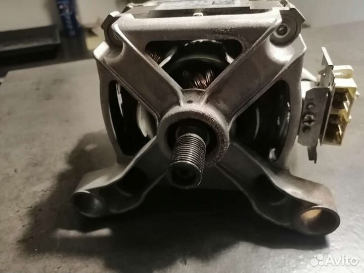 Двигататель стиральной машины Индезит