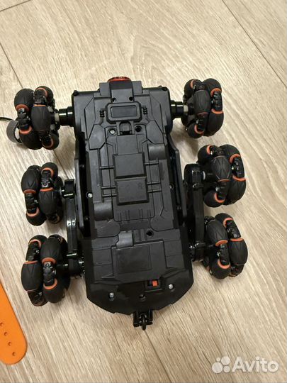 Радиоуправляемая машина с пультом и жестом