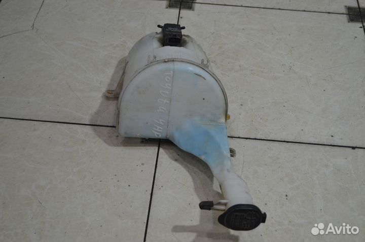 Бачок омывателя Toyota Yaris