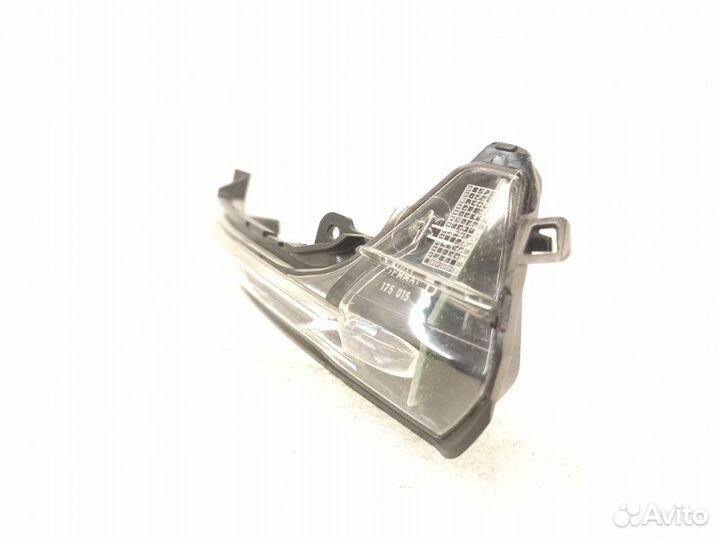 Повторитель поворота в зеркало правый Audi A6 C7