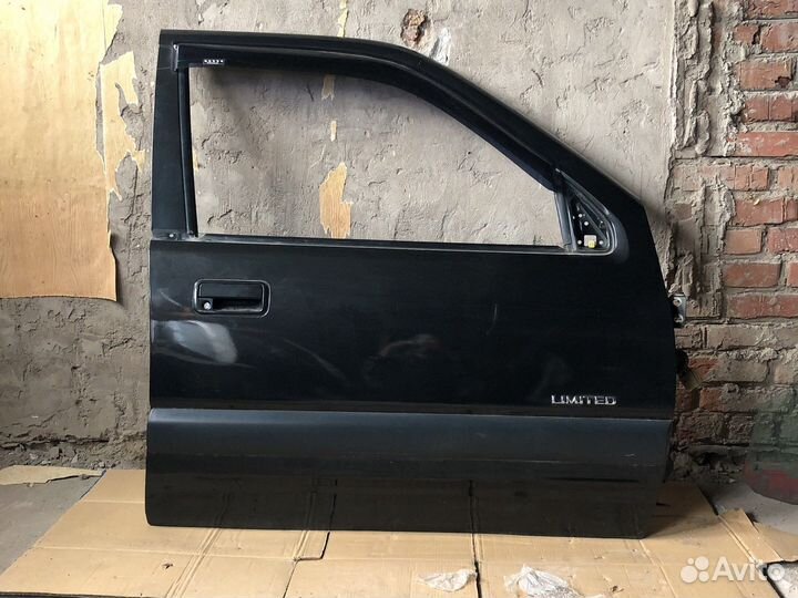 Передняя правая дверь Opel Frontera