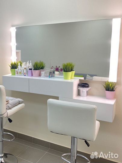 Гримерное зеркало, подвесная тумба